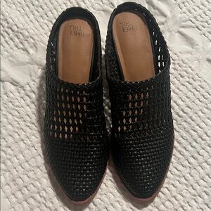Time and Tru Women's Black Woven Clogs